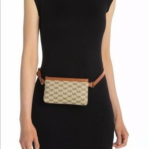 MICHAEL KORS Logo Signature Fanny Pack Waist Bag